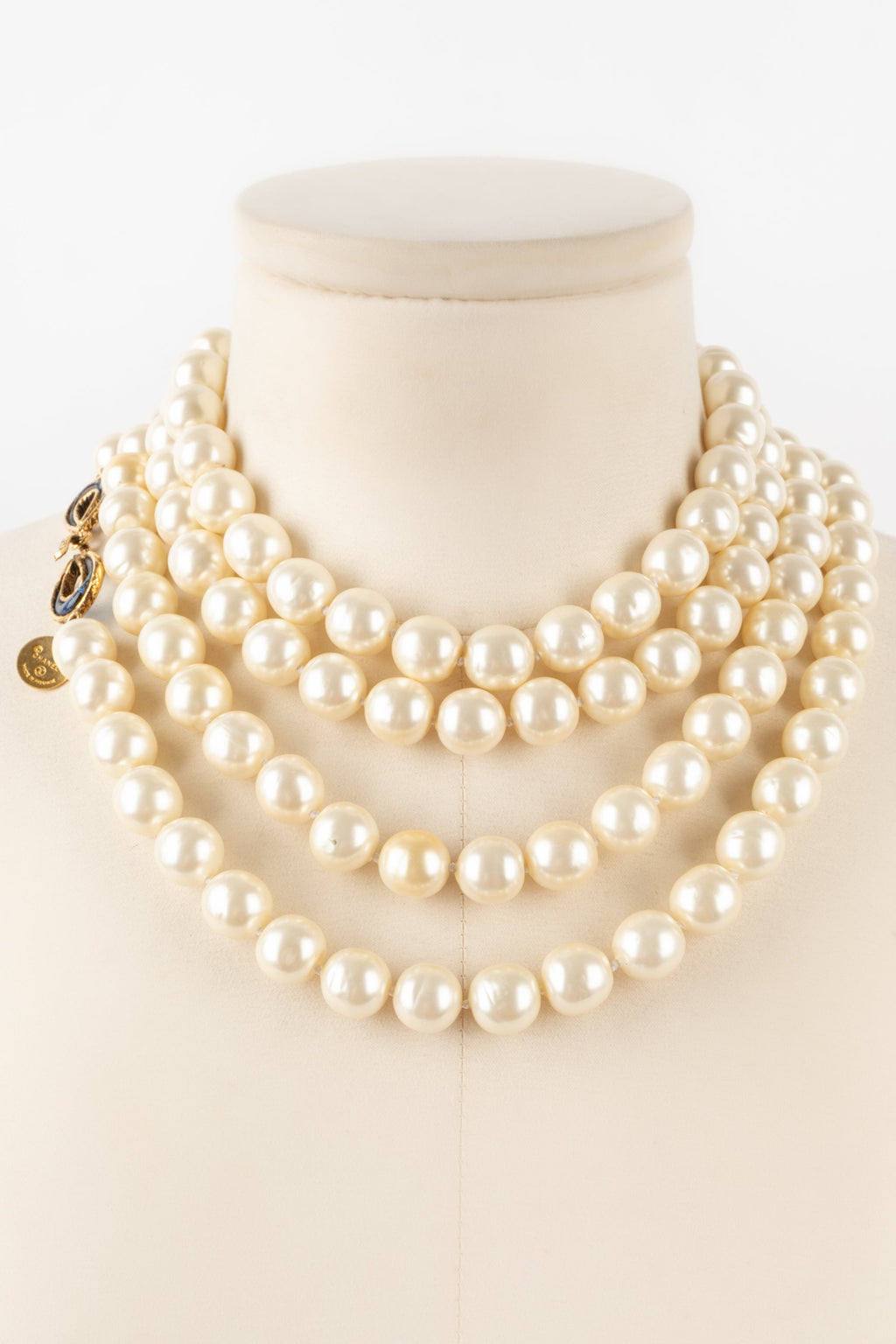 Collier / sautoir de perles nacr��es Chanel