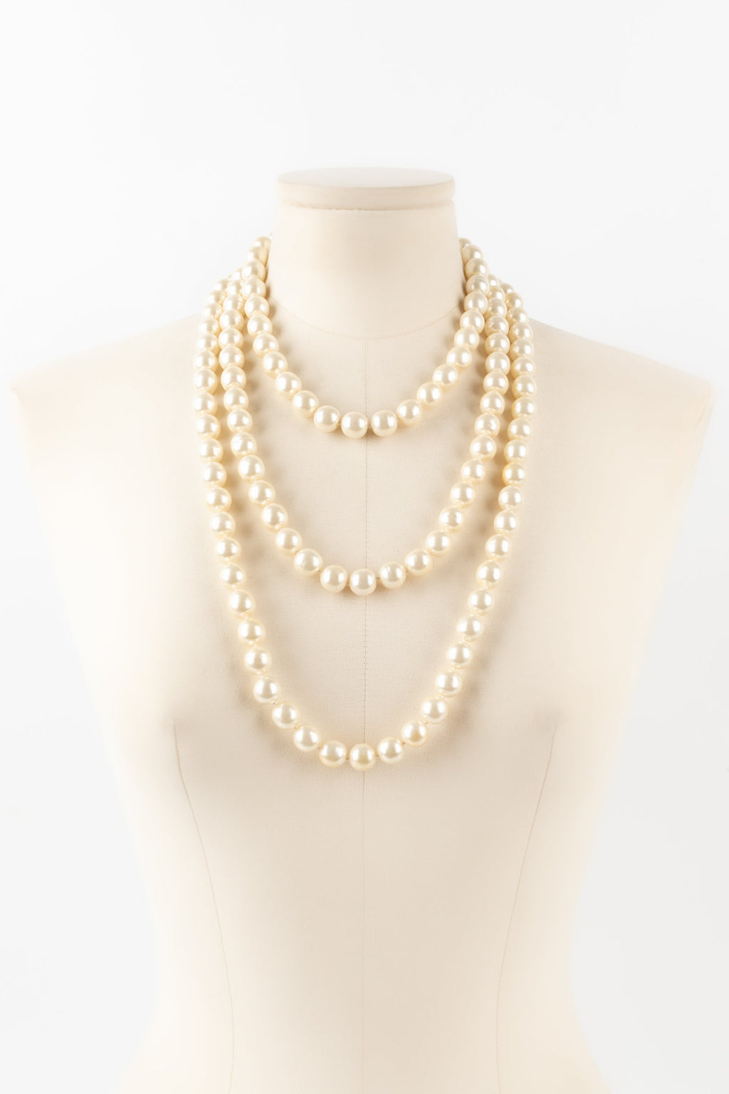 Collier / sautoir de perles nacr��es Chanel