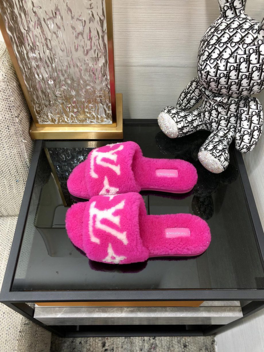 louis vuitton Women's Magnetic Flat Mule Pink For Women LV