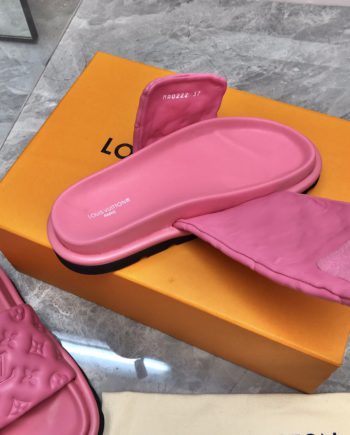 louis vuitton Women's Pool Pillow Flat Comfort Mule Pink For Women LV
