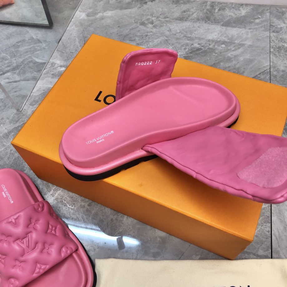 louis vuitton Women's Pool Pillow Flat Comfort Mule Pink For Women LV