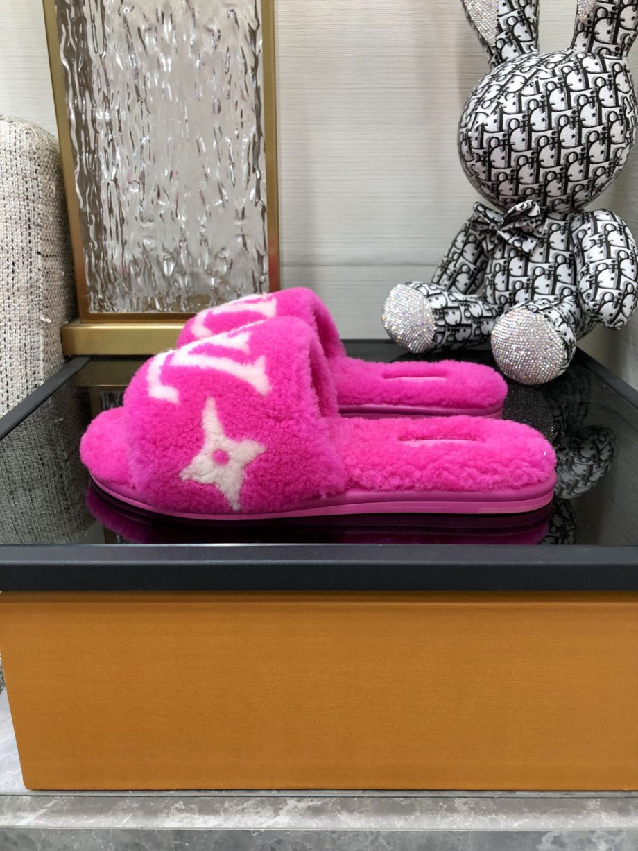 louis vuitton Women's Magnetic Flat Mule Pink For Women LV