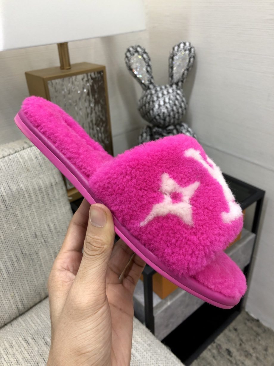 louis vuitton Women's Magnetic Flat Mule Pink For Women LV