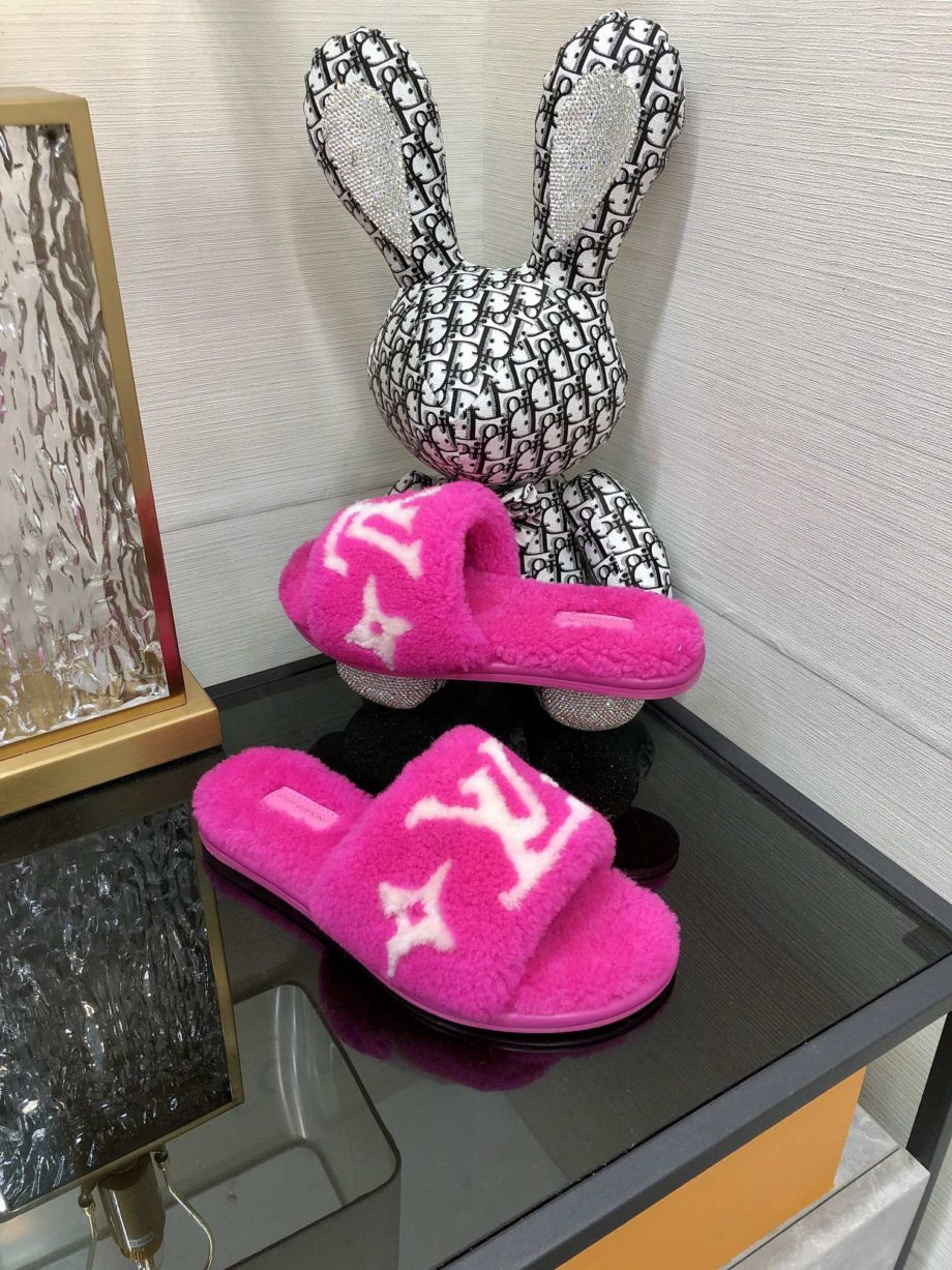 louis vuitton Women's Magnetic Flat Mule Pink For Women LV