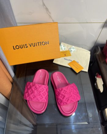 louis vuitton Women's Pool Pillow Comfort Flat Mule Fuchsia Pink For Women 1AA1DO