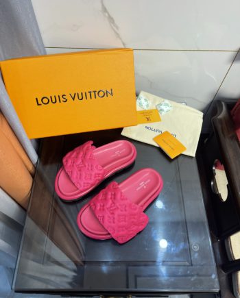 louis vuitton Women's Pool Pillow Comfort Flat Mule Fuchsia Pink For Women 1AA1DO