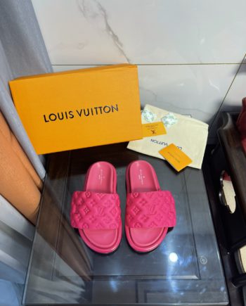 louis vuitton Women's Pool Pillow Comfort Flat Mule Fuchsia Pink For Women 1AA1DO