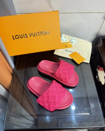 louis vuitton Women's Pool Pillow Comfort Flat Mule Fuchsia Pink For Women 1AA1DO