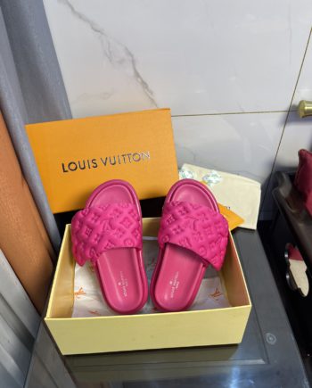 louis vuitton Women's Pool Pillow Comfort Flat Mule Fuchsia Pink For Women 1AA1DO