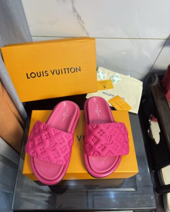 louis vuitton Women's Pool Pillow Comfort Flat Mule Fuchsia Pink For Women 1AA1DO