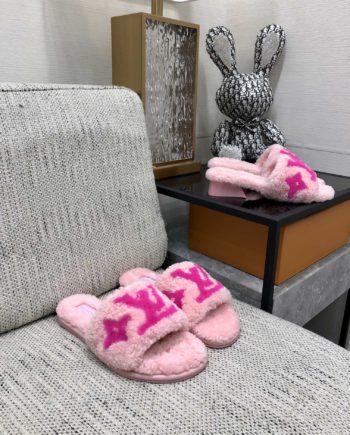 louis vuitton Women's Magnetic Flat Mule Pink For Women LV