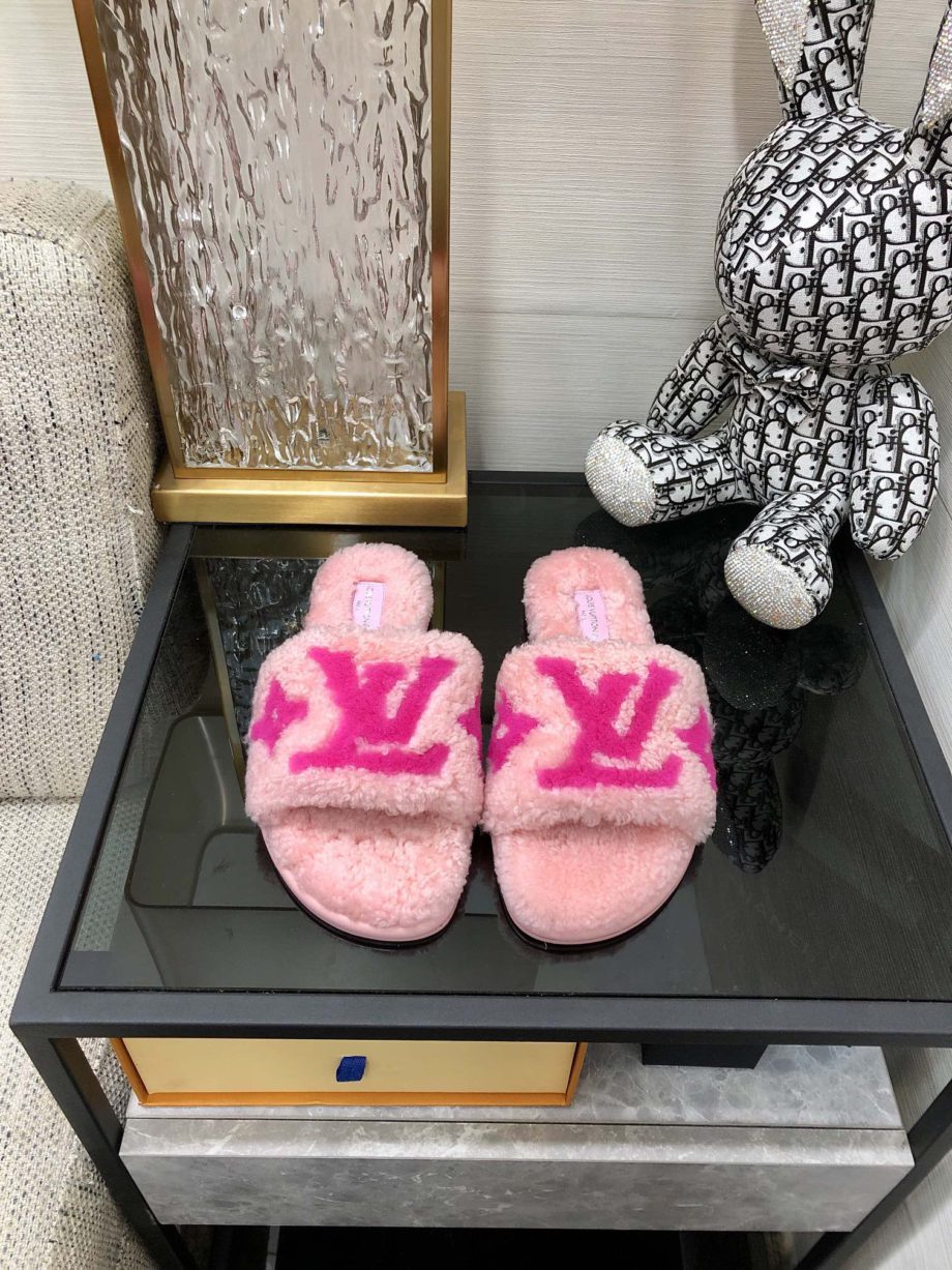 louis vuitton Women's Magnetic Flat Mule Pink For Women LV