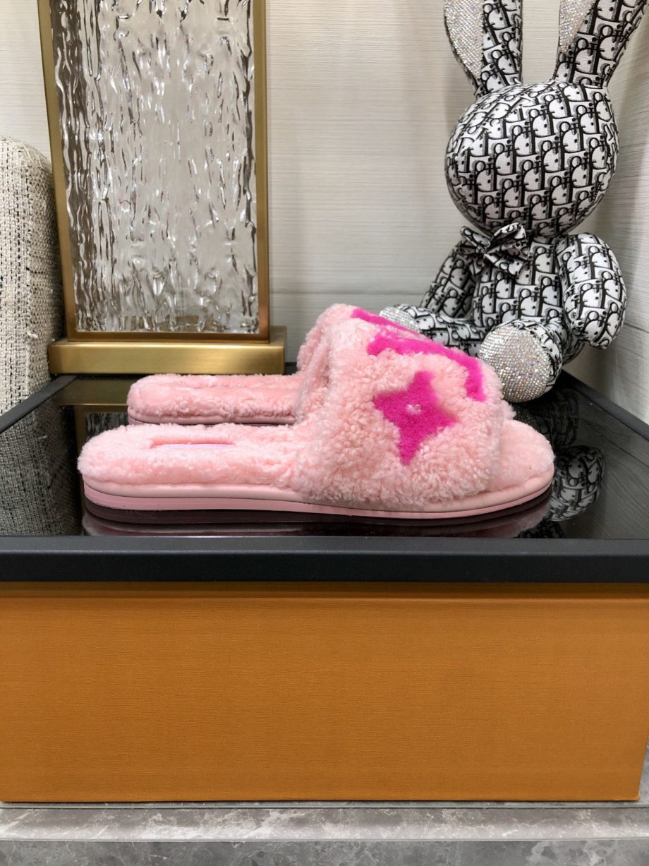 louis vuitton Women's Magnetic Flat Mule Pink For Women LV