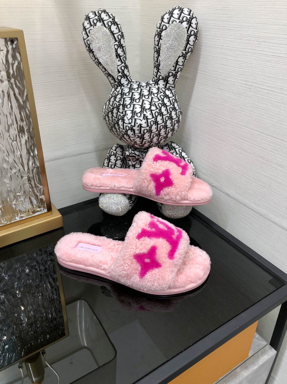 louis vuitton Women's Magnetic Flat Mule Pink For Women LV