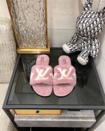 louis vuitton Women's Magnetic Flat Mule Light Pink For Women 1AA1UH