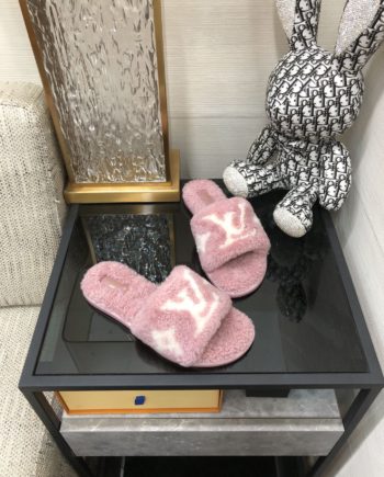 louis vuitton Women's Magnetic Flat Mule Light Pink For Women 1AA1UH