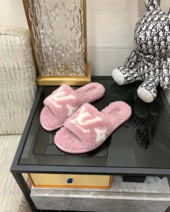 louis vuitton Women's Magnetic Flat Mule Light Pink For Women 1AA1UH