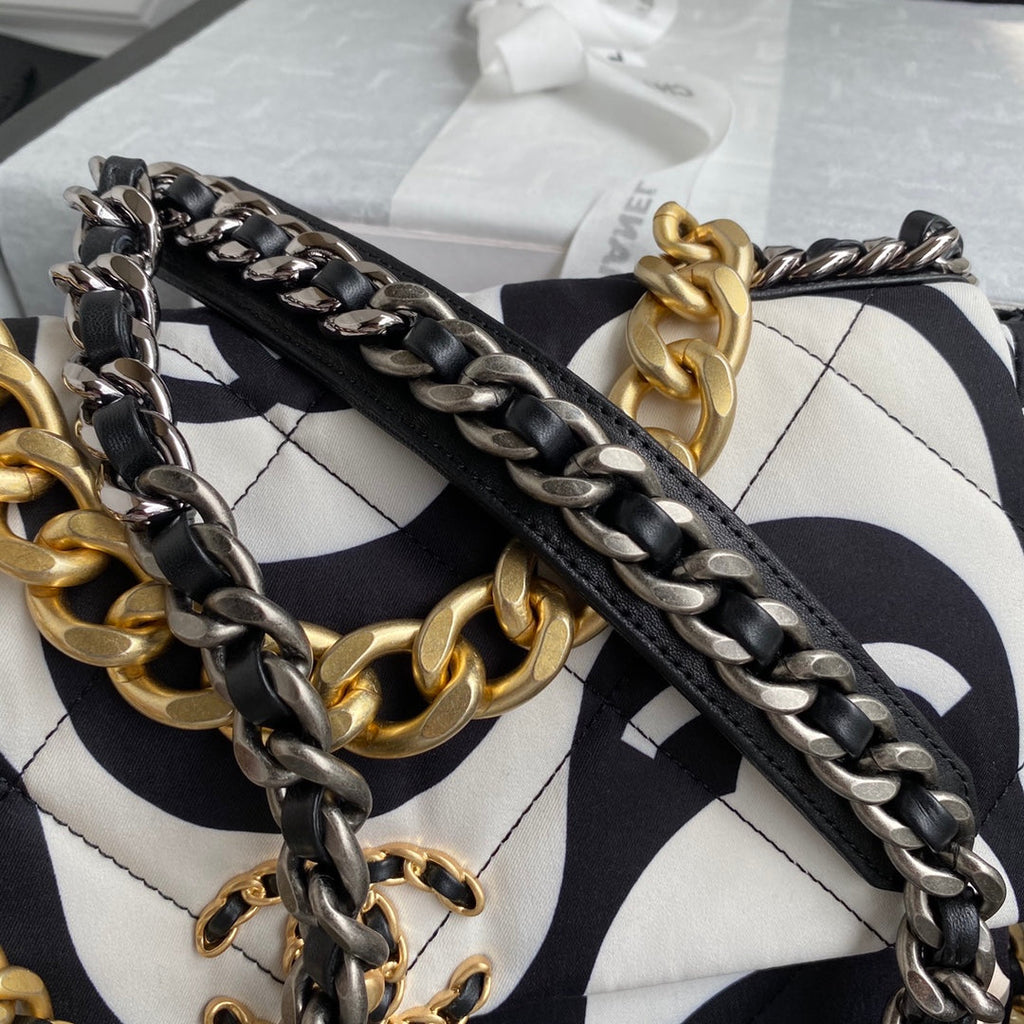 Chanel - Luxury Bag - CHL - 762
