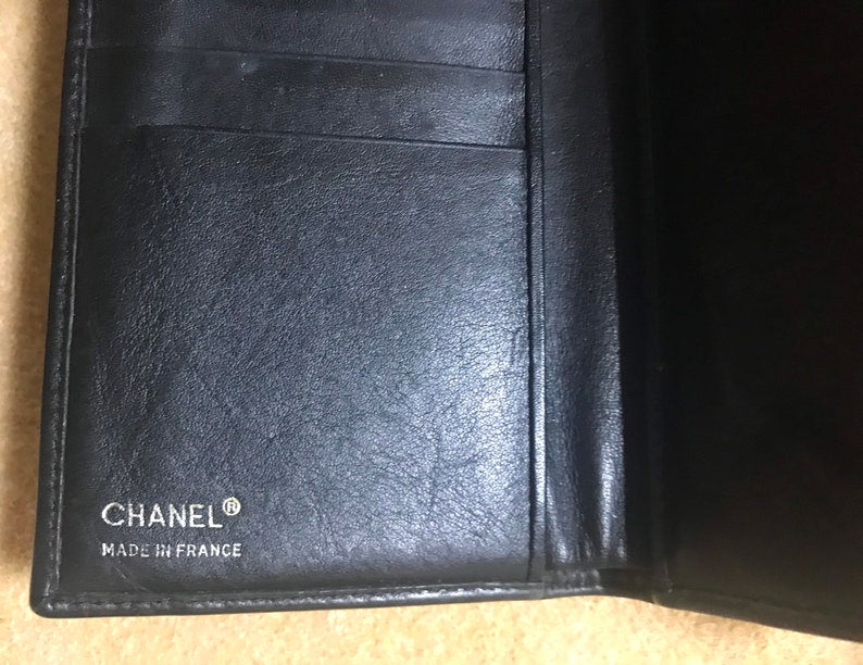 CHANEL Vintage black leather wallet with large CC stitch mark