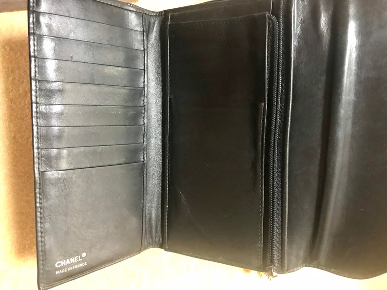 CHANEL Vintage black leather wallet with large CC stitch mark