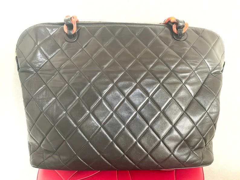 CHANEL Vintage black lambskin large tote bag with brown plastic chains and CC mark charm to the LAMPO zipper