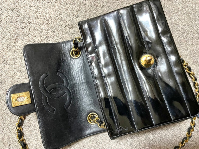 CHANEL Vintage patent enamel black 2