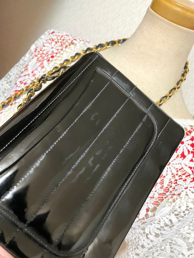 CHANEL Vintage patent enamel black 2