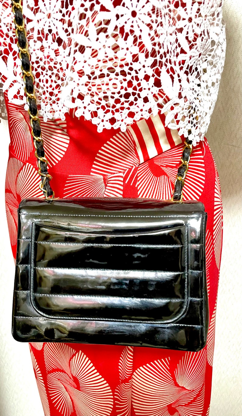 CHANEL Vintage patent enamel black 2