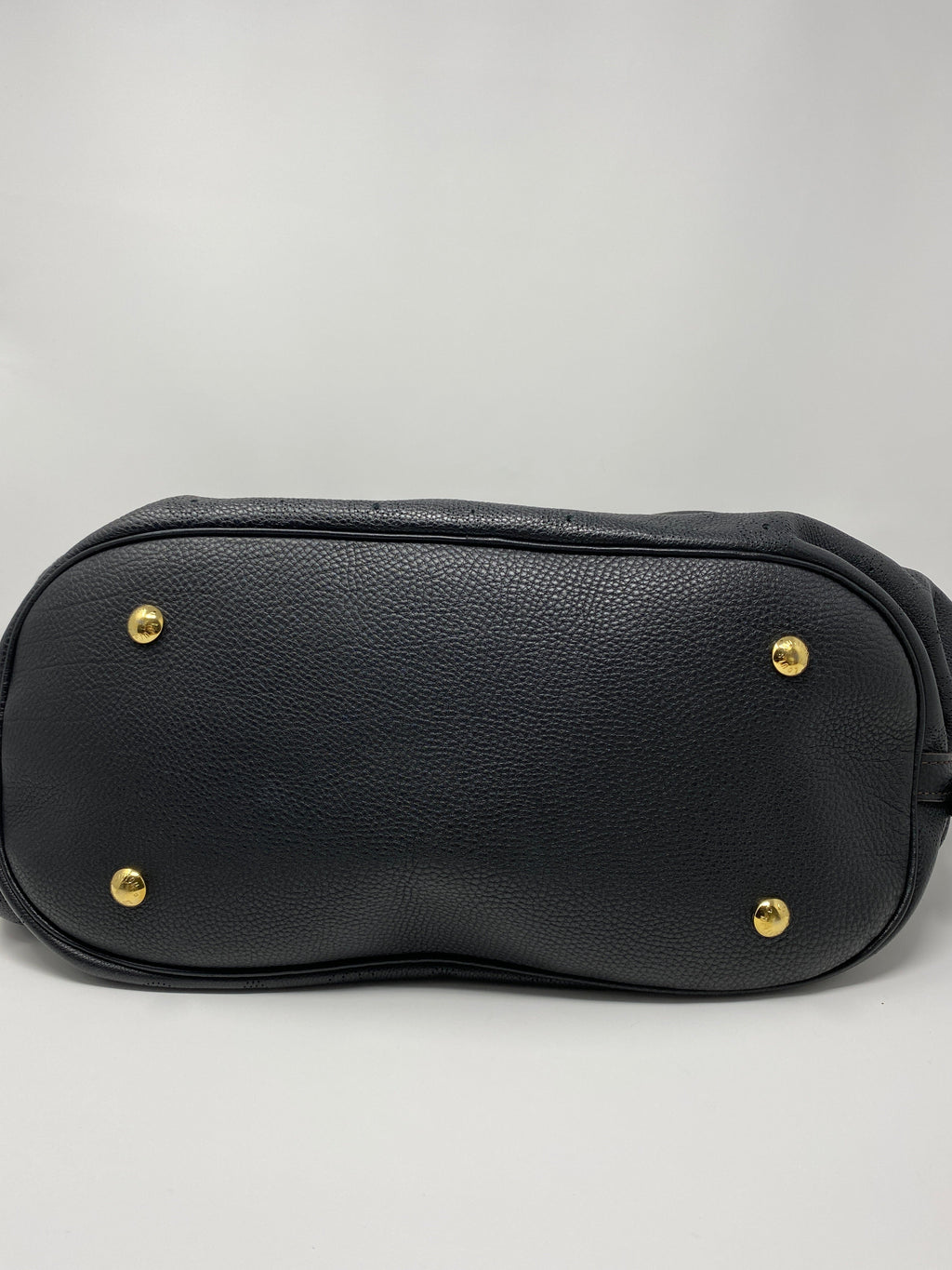 LOUIS VUITTON MAHINA XL BLACK LEATHER