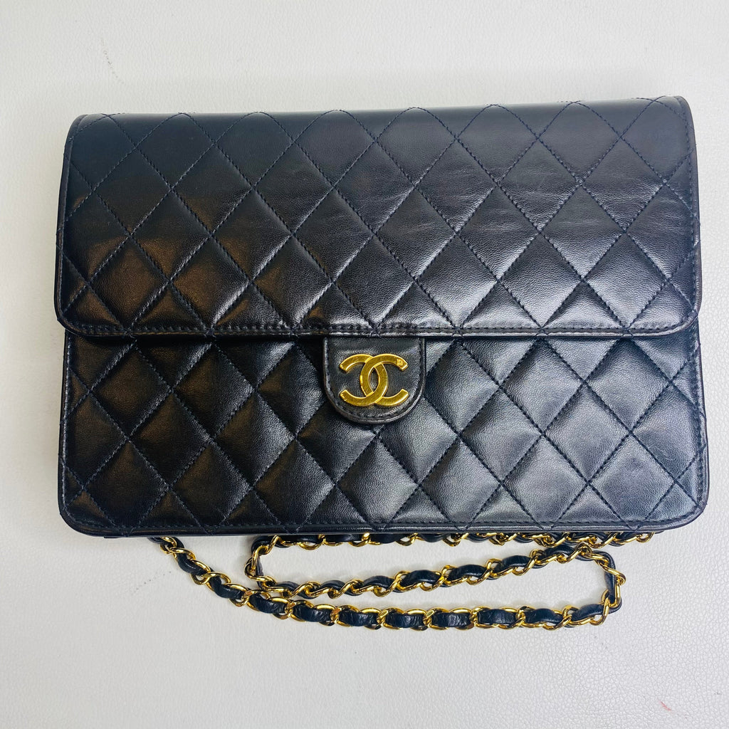 CHANEL Vintage Black Quilted Lambskin Leather Medium Single Chain Flap Bag in NEW CONDITION