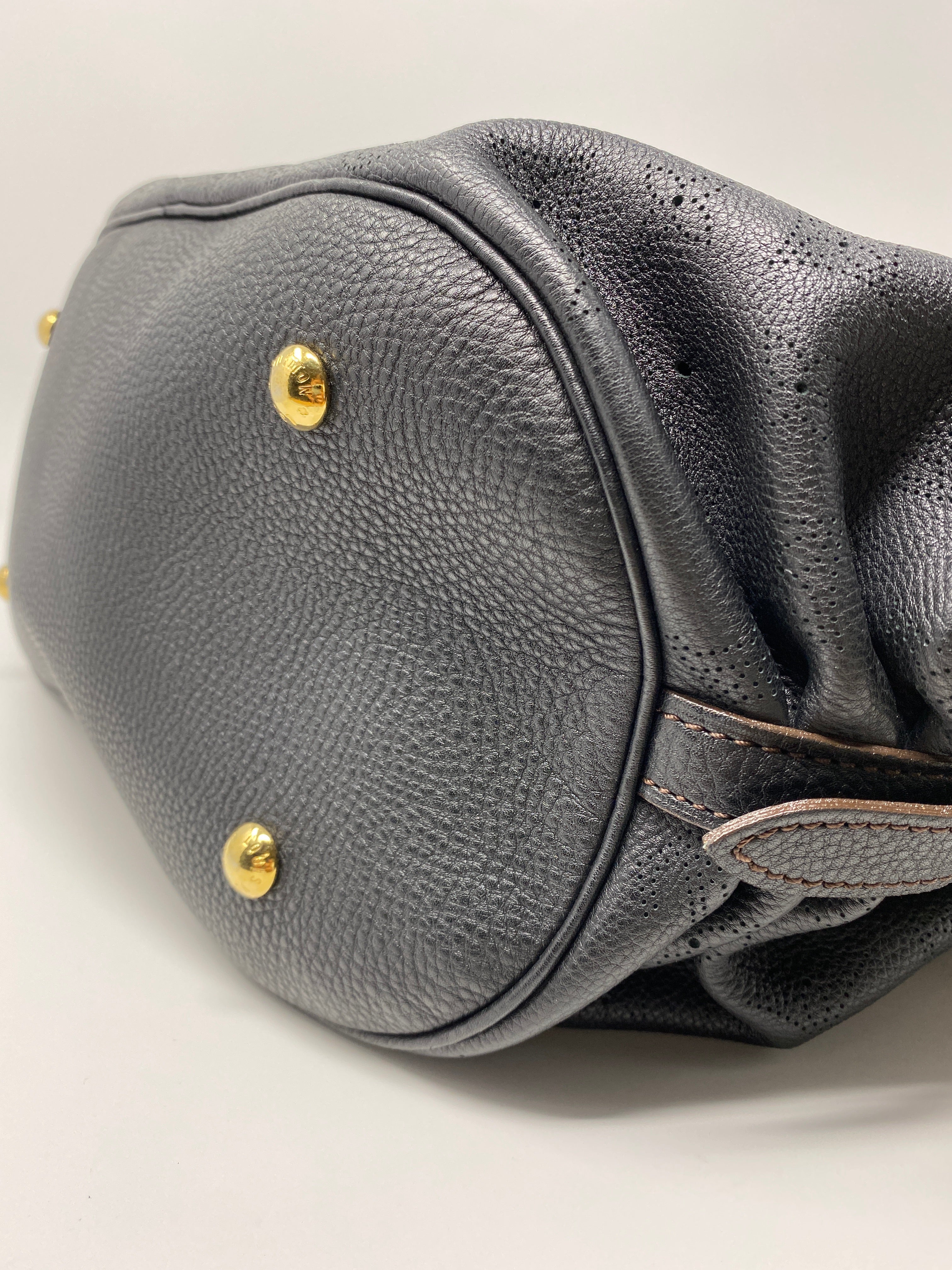 LOUIS VUITTON MAHINA XL BLACK LEATHER