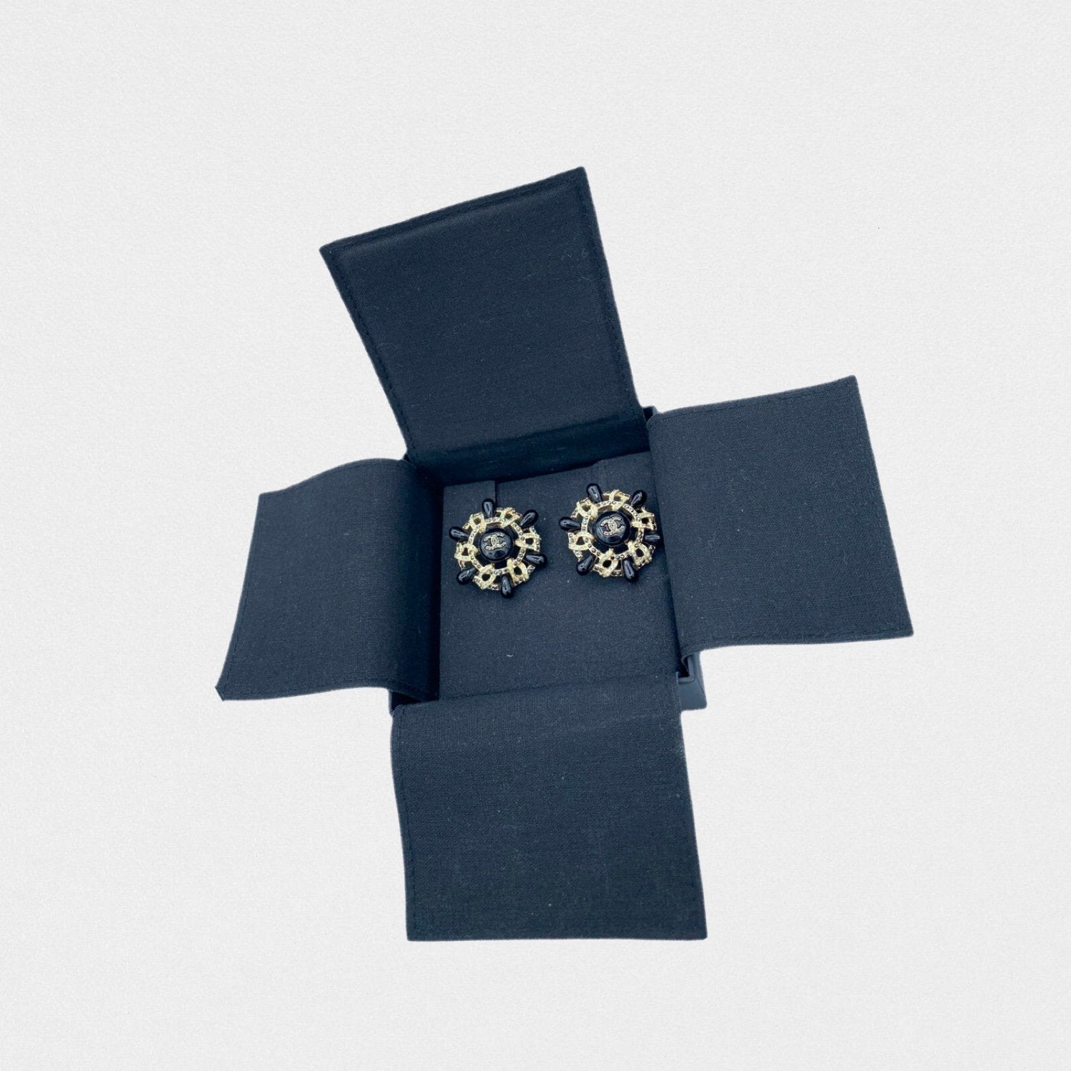 Chanel round earrings - M��tiers d'art Hambourg 2017/2018