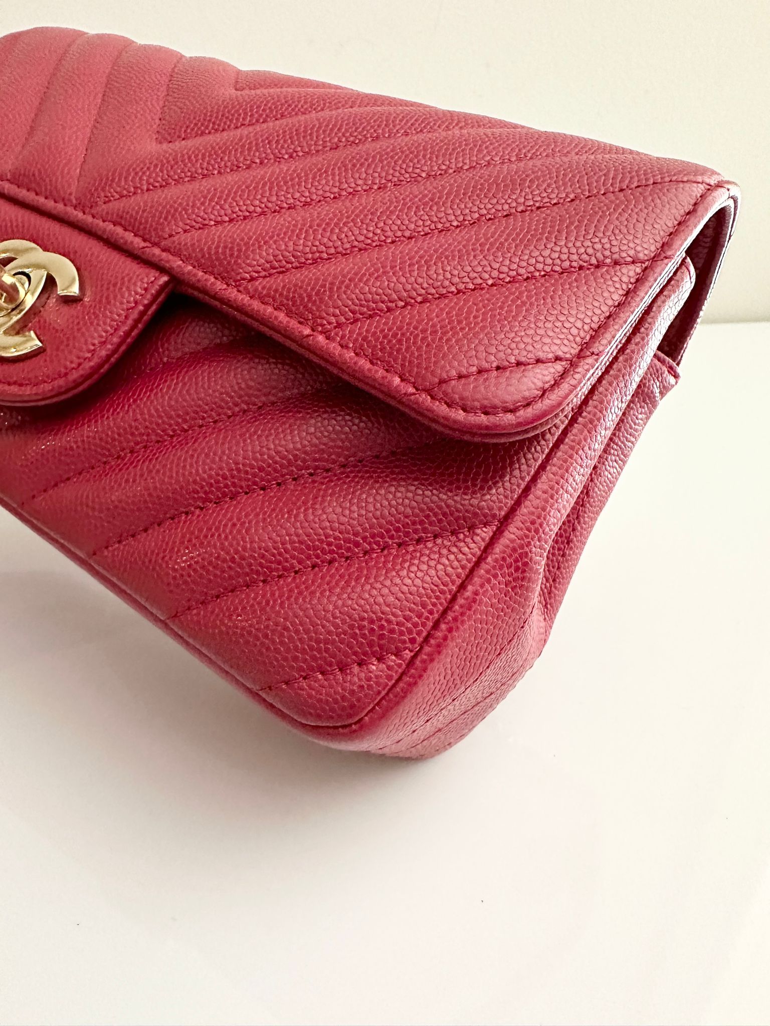 CHANEL Caviar Red 18B Quilted Classic Flap Mini LGHW
