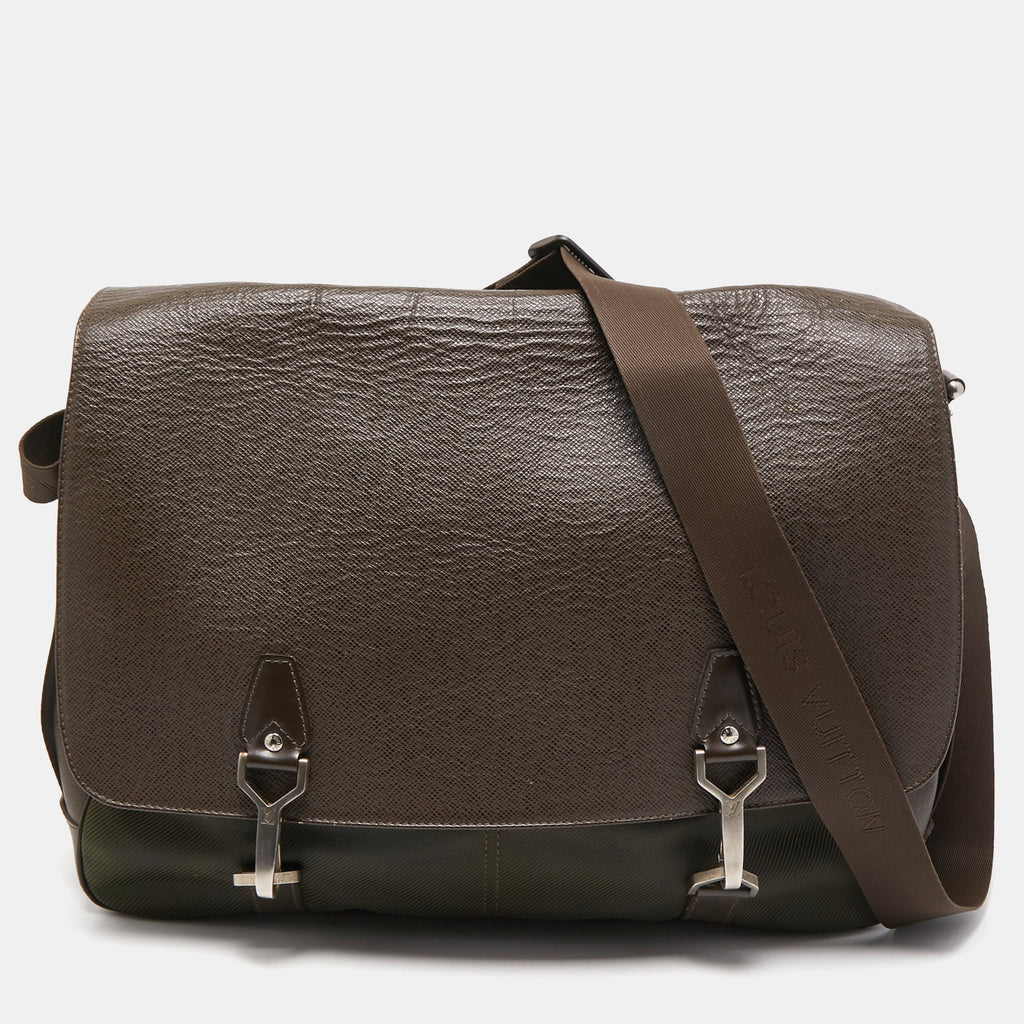 LOUIS VUITTON Brown/Green Taiga Leather Dersou Messenger Bag