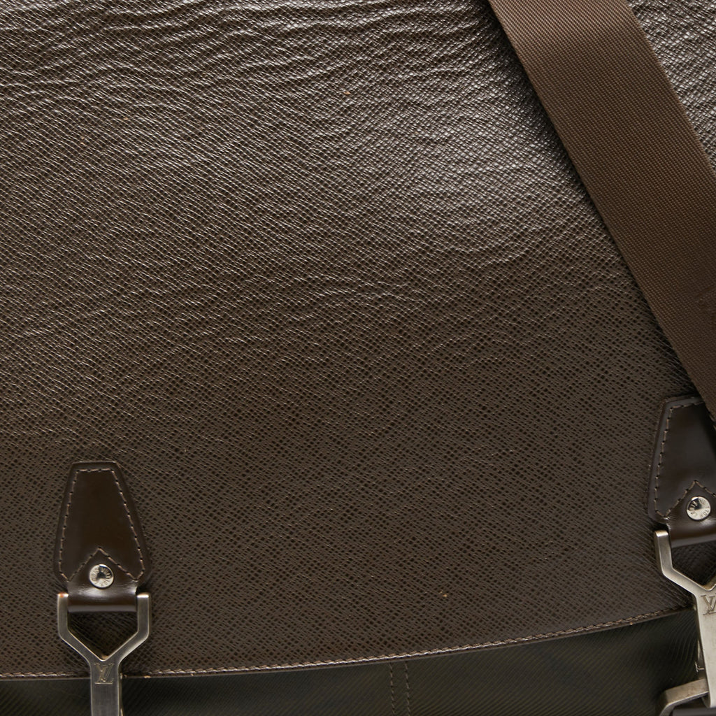 LOUIS VUITTON Brown/Green Taiga Leather Dersou Messenger Bag