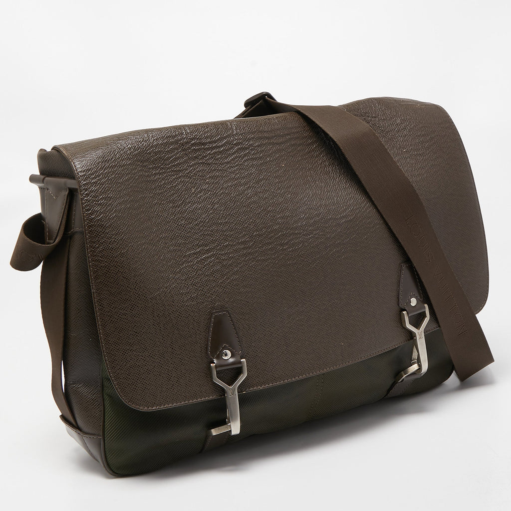 LOUIS VUITTON Brown/Green Taiga Leather Dersou Messenger Bag