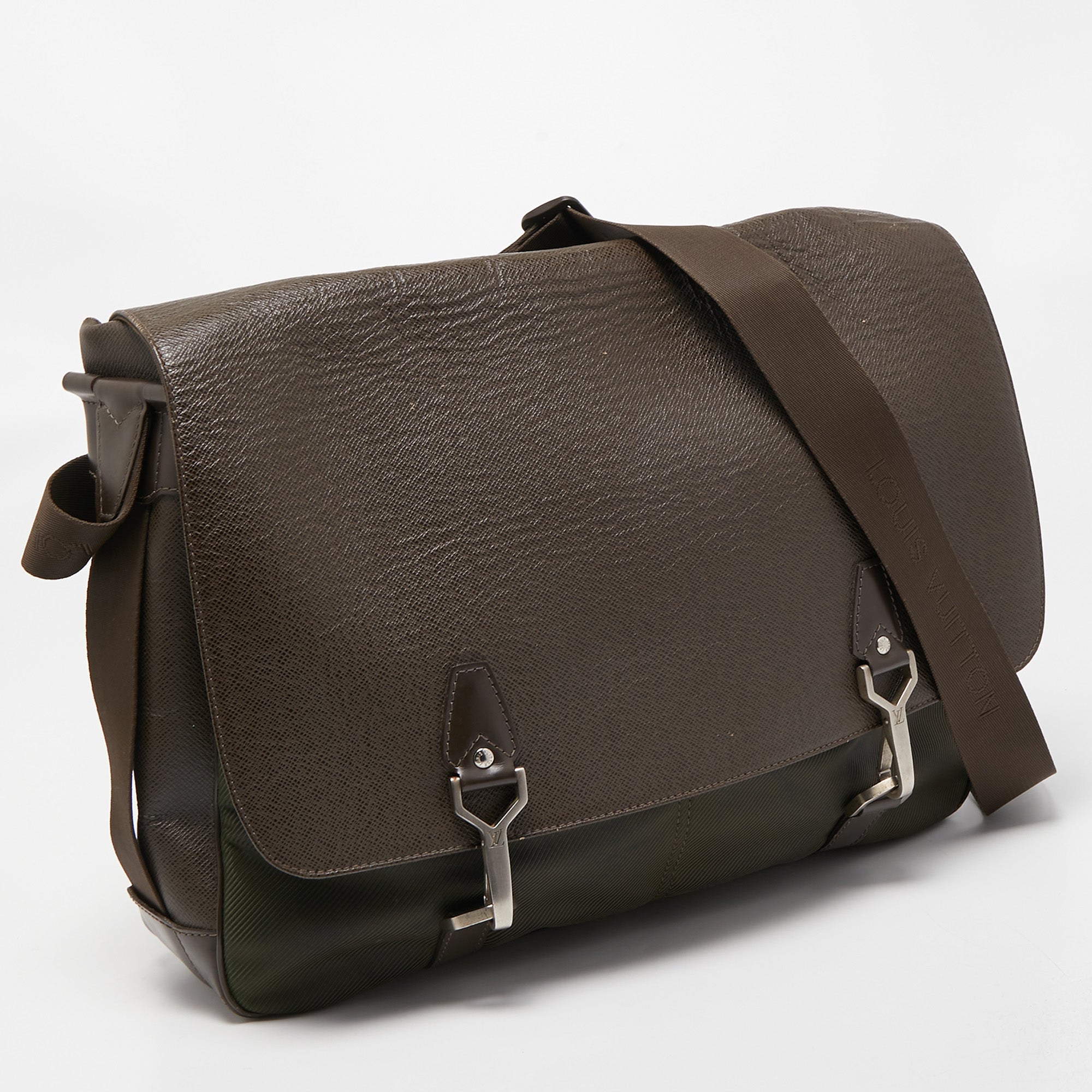 LOUIS VUITTON Brown/Green Taiga Leather Dersou Messenger Bag