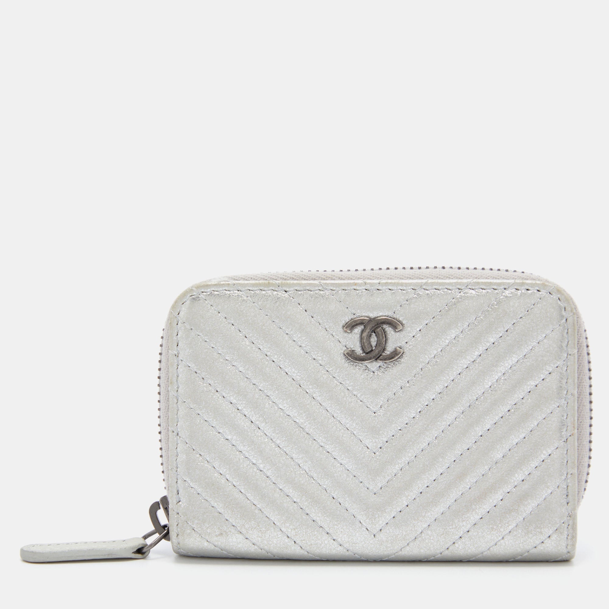 CHANEL Metallic Silver Chevron Leather CC Zip Coin Purse