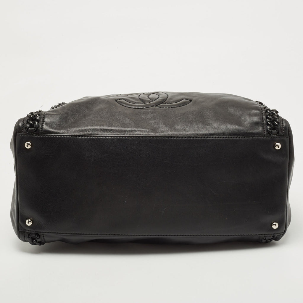 CHANEL Black Matte Leather Large Luxe Ligne Bowler Bag