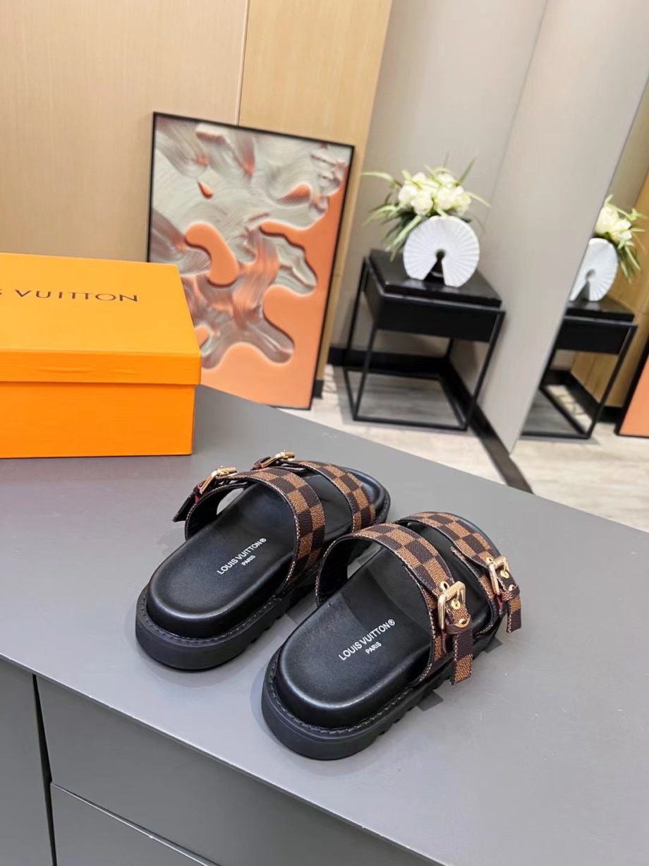 louis vuitton Women's Bom Dia Flat Mule Brown For Women