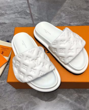 louis vuitton Women's Pool Pillow Flat Comfort Mule White For Women 1AABKV