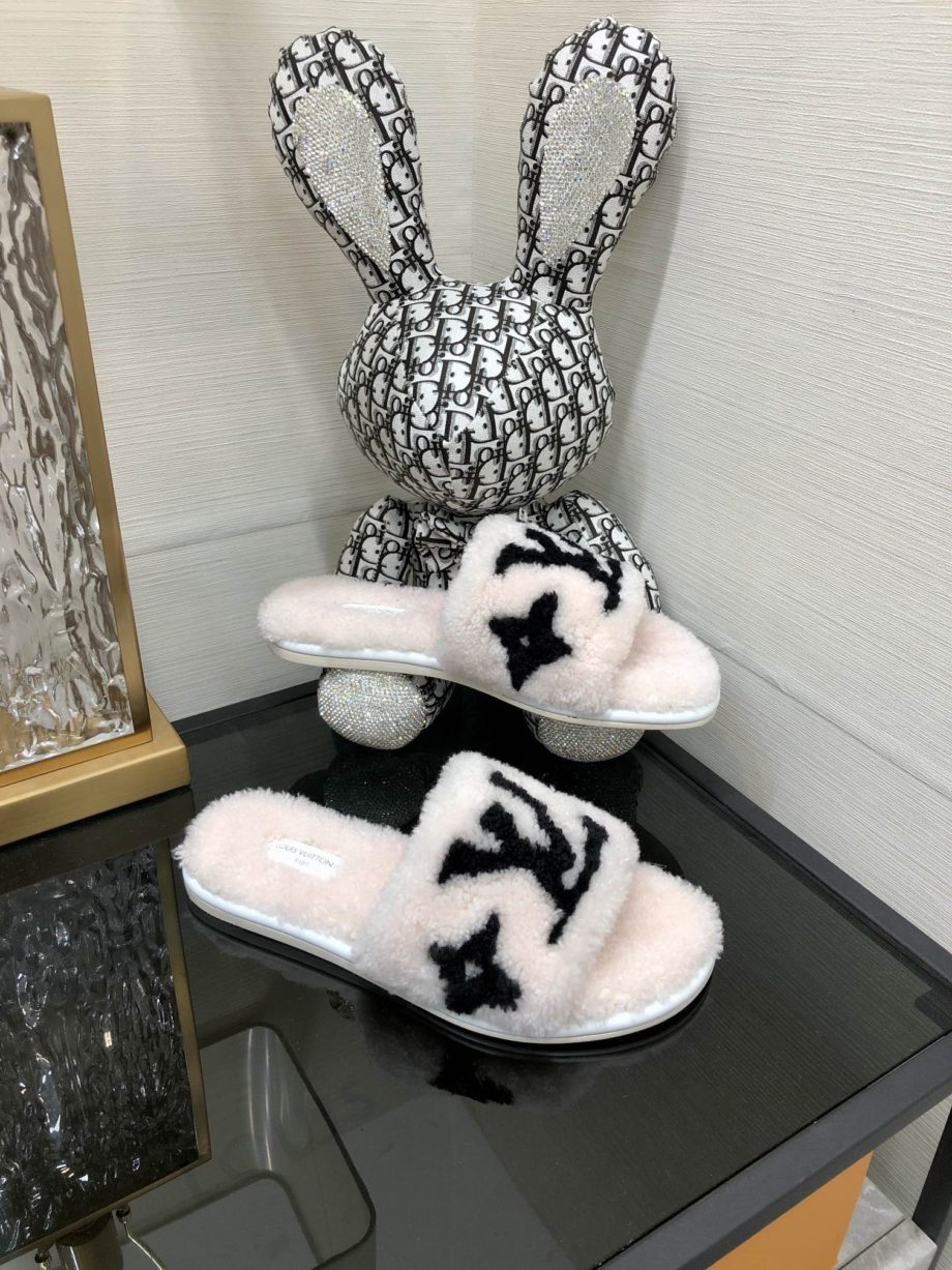 louis vuitton Women's Magnetic Flat Mule White For Women LV