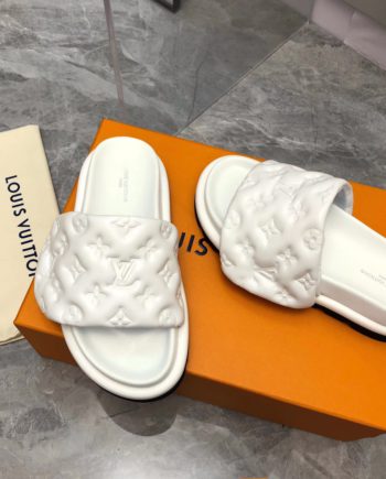 louis vuitton Women's Pool Pillow Flat Comfort Mule White For Women 1AABKV