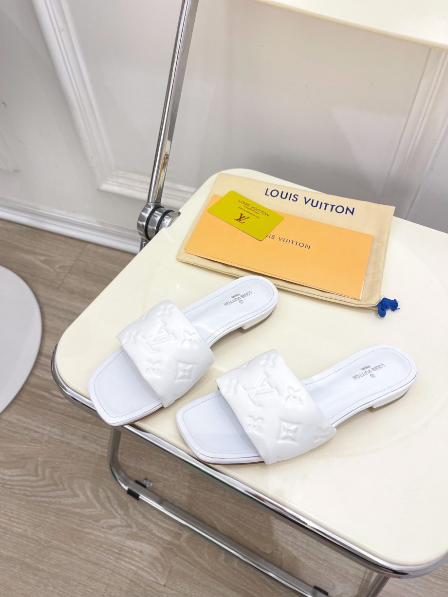 louis vuitton Women's Revival Flat Mule White For Women 1A9P4P