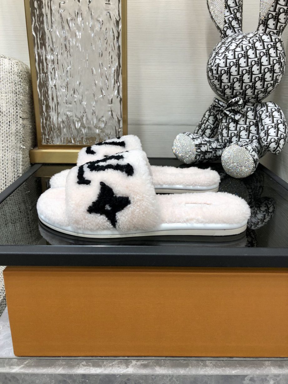louis vuitton Women's Magnetic Flat Mule White For Women LV