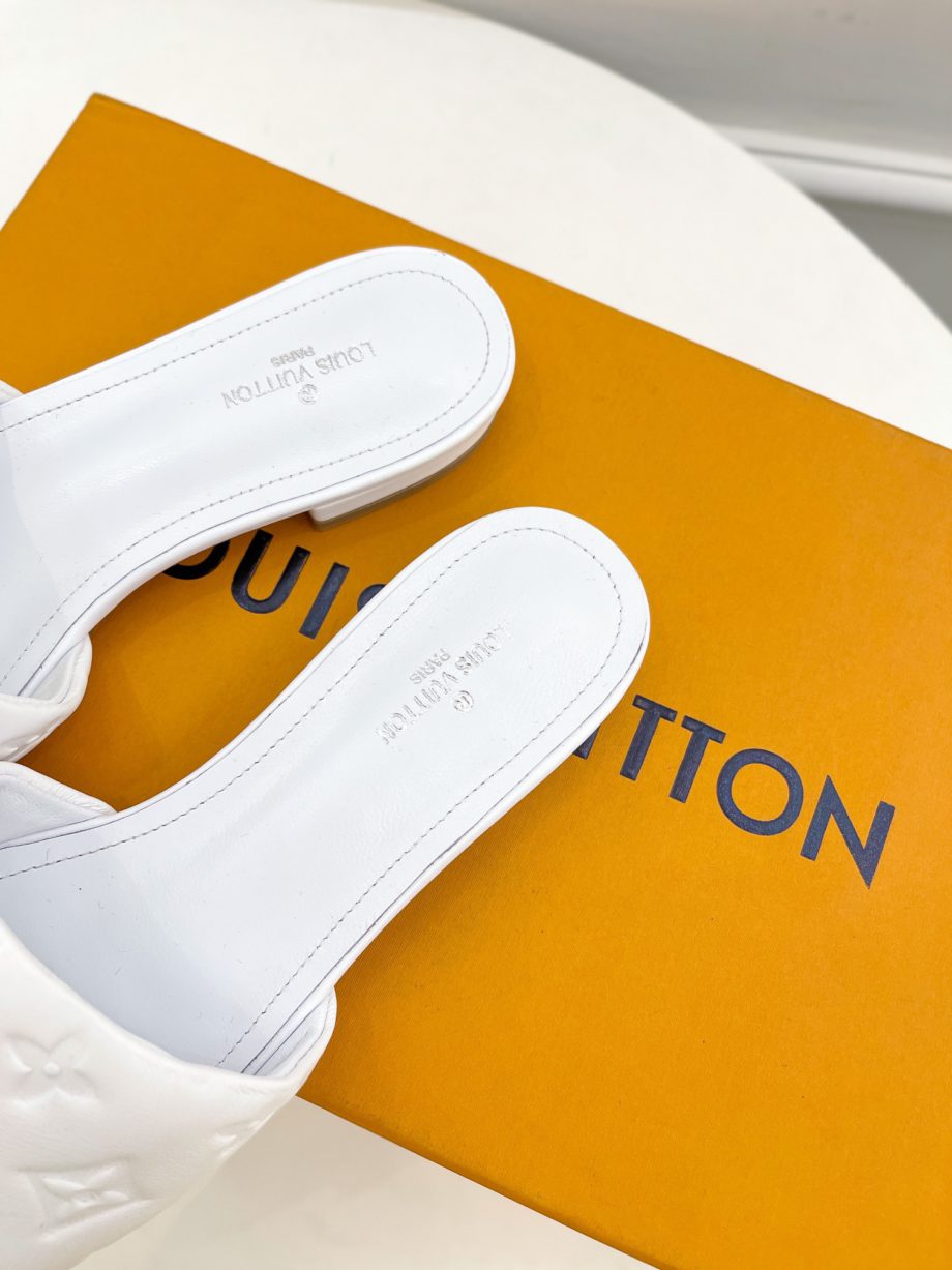 louis vuitton Women's Revival Flat Mule White For Women 1A9P4P