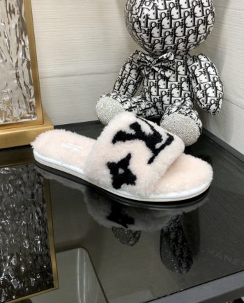 louis vuitton Women's Magnetic Flat Mule White For Women LV