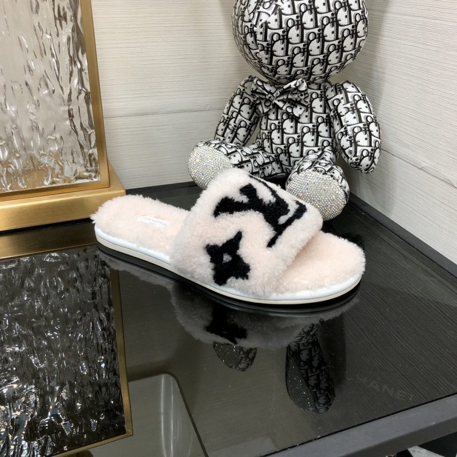 louis vuitton Women's Magnetic Flat Mule White For Women LV