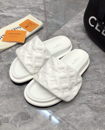 louis vuitton Women's Pool Pillow Flat Comfort Mule White For Women 1AABKV