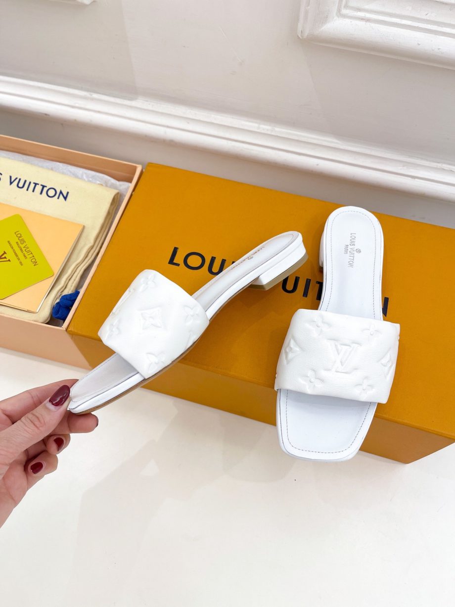louis vuitton Women's Revival Flat Mule White For Women 1A9P4P